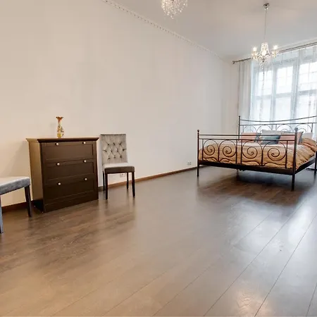 Daily At Liberty Square With Jacuzzi And Free Parking Apartamento Tallin