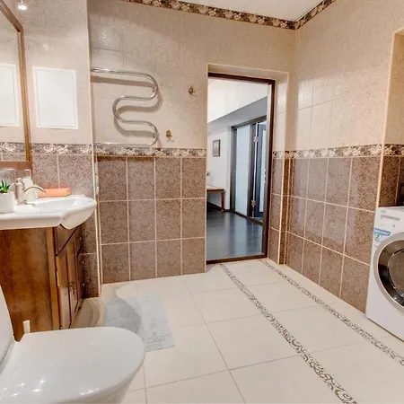 Daily At Liberty Square With Jacuzzi And Free Parking *
