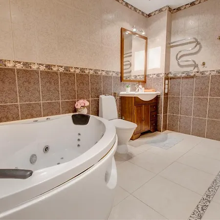 Daily At Liberty Square With Jacuzzi And Free Parking